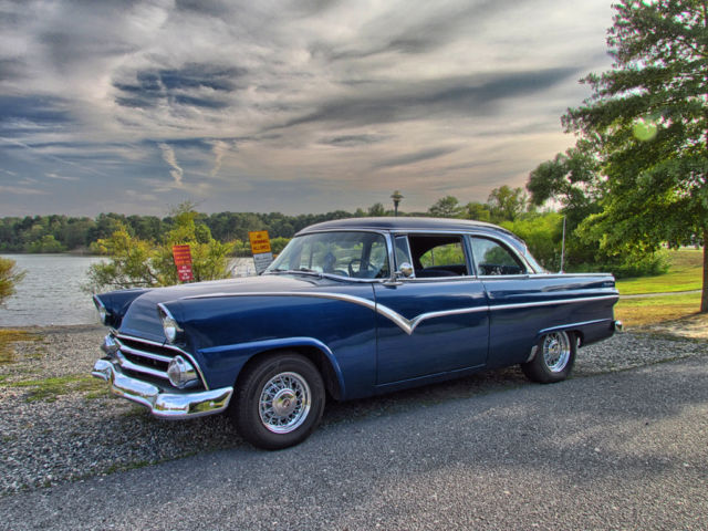 1955 Ford Fairlane - photo 2