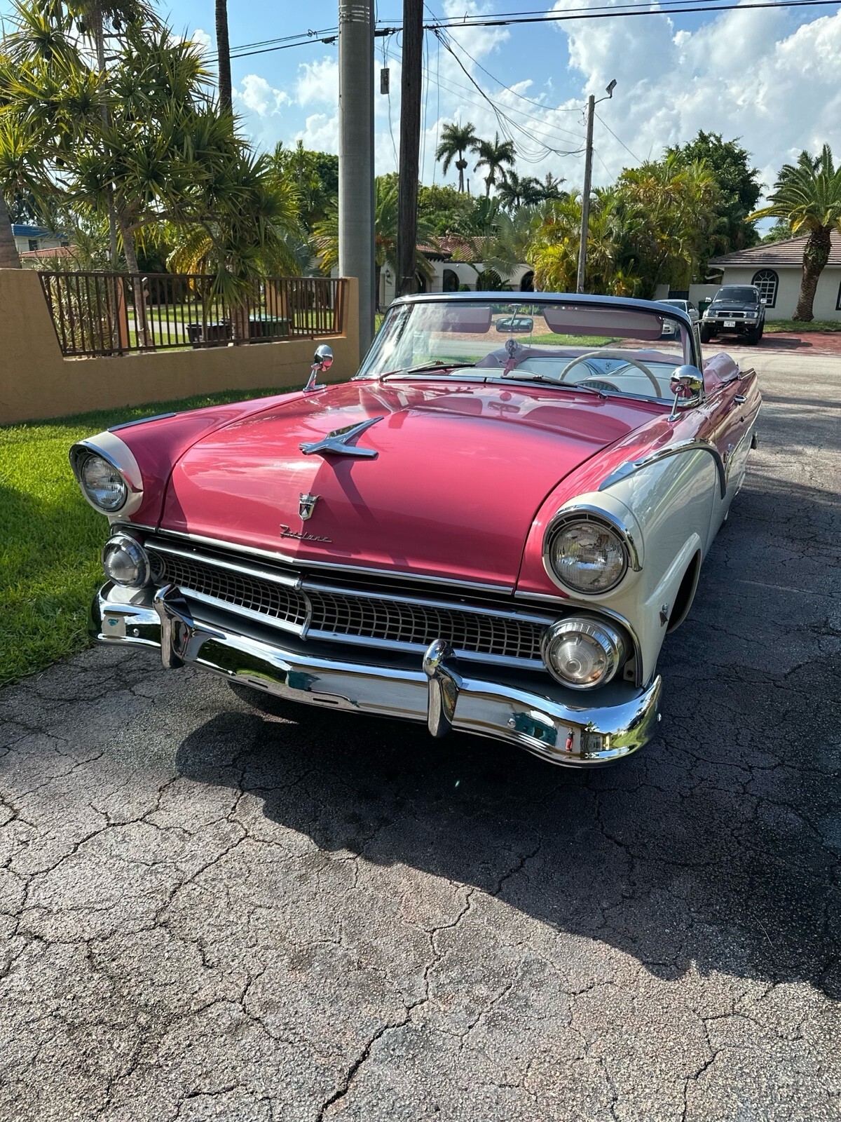 1955 Ford Fairlane Sunliner - photo 2