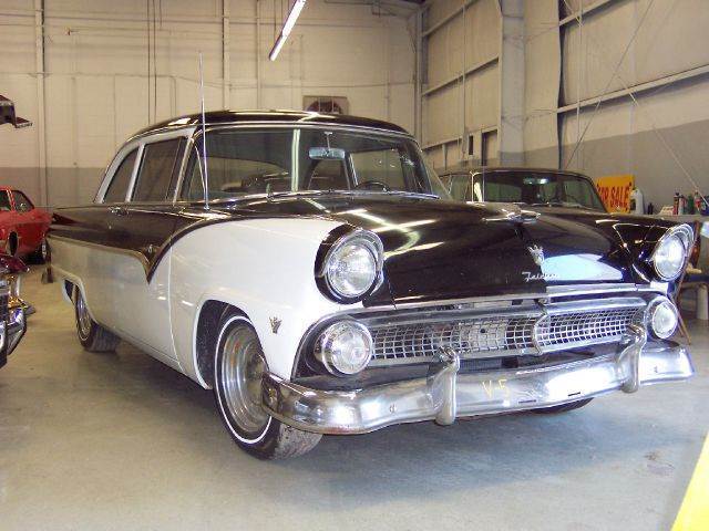 1955 Ford Fairlane Custom 1 Two-Tone Black & White Sedan 427 Automatic 3-Speed 1955 Ford Fairlane Custom
