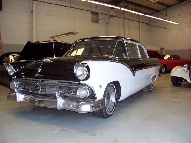 1955 Ford Fairlane Custom - photo 3