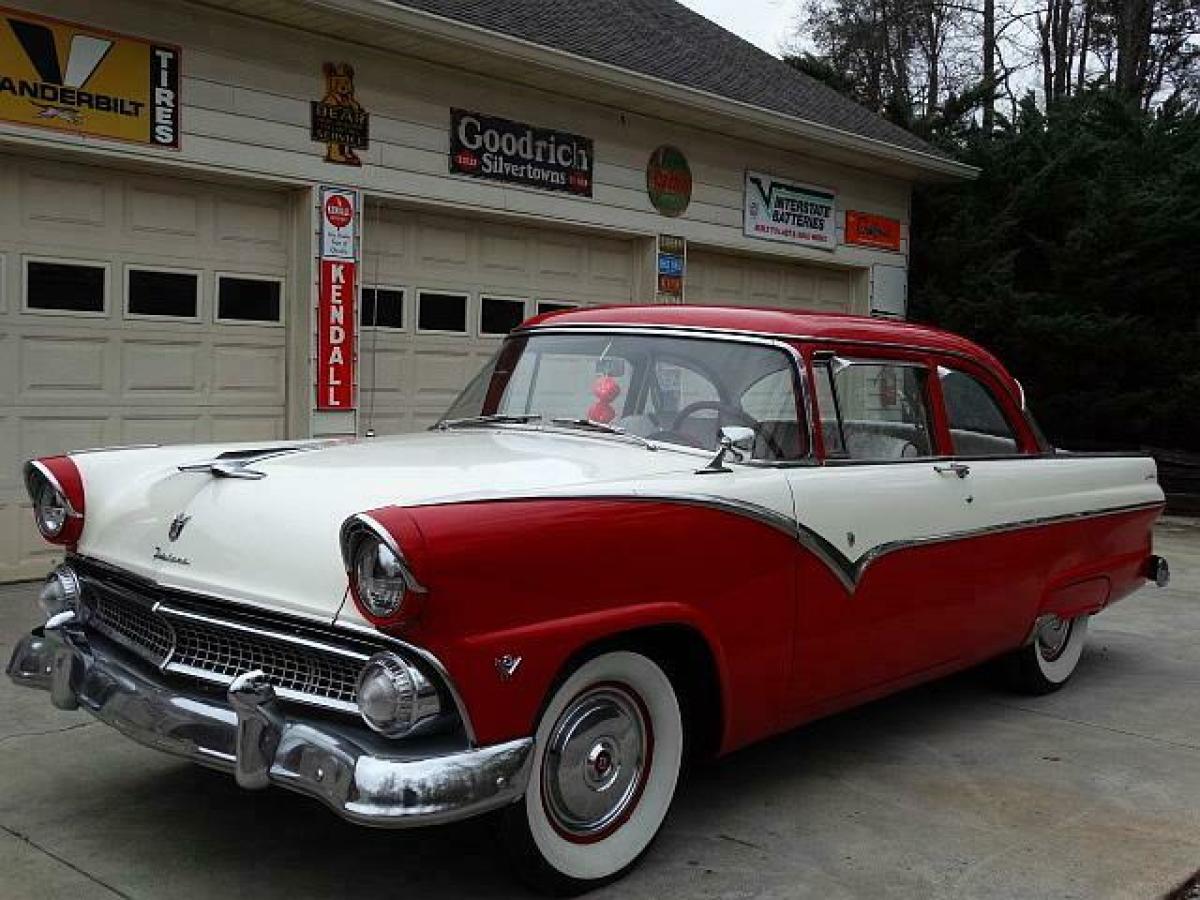 1955 FORD FAIRLANE.....2 DOOR.....V8.....AUTOMATIC TRANSMISSION.....NICE CAR 1955 Ford Fairlane