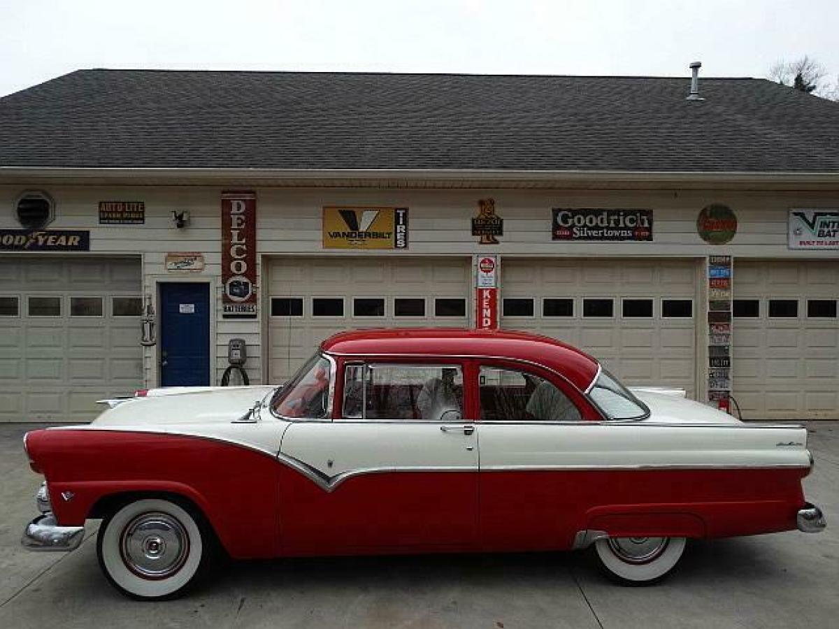 1955 Ford Fairlane - photo 2