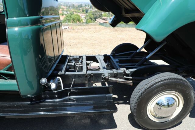 1955 International Harvester R120 dump truck - photo 11