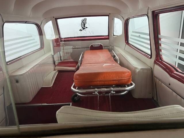 1955 Pontiac Other Station Wagon / Ambulance - photo 2