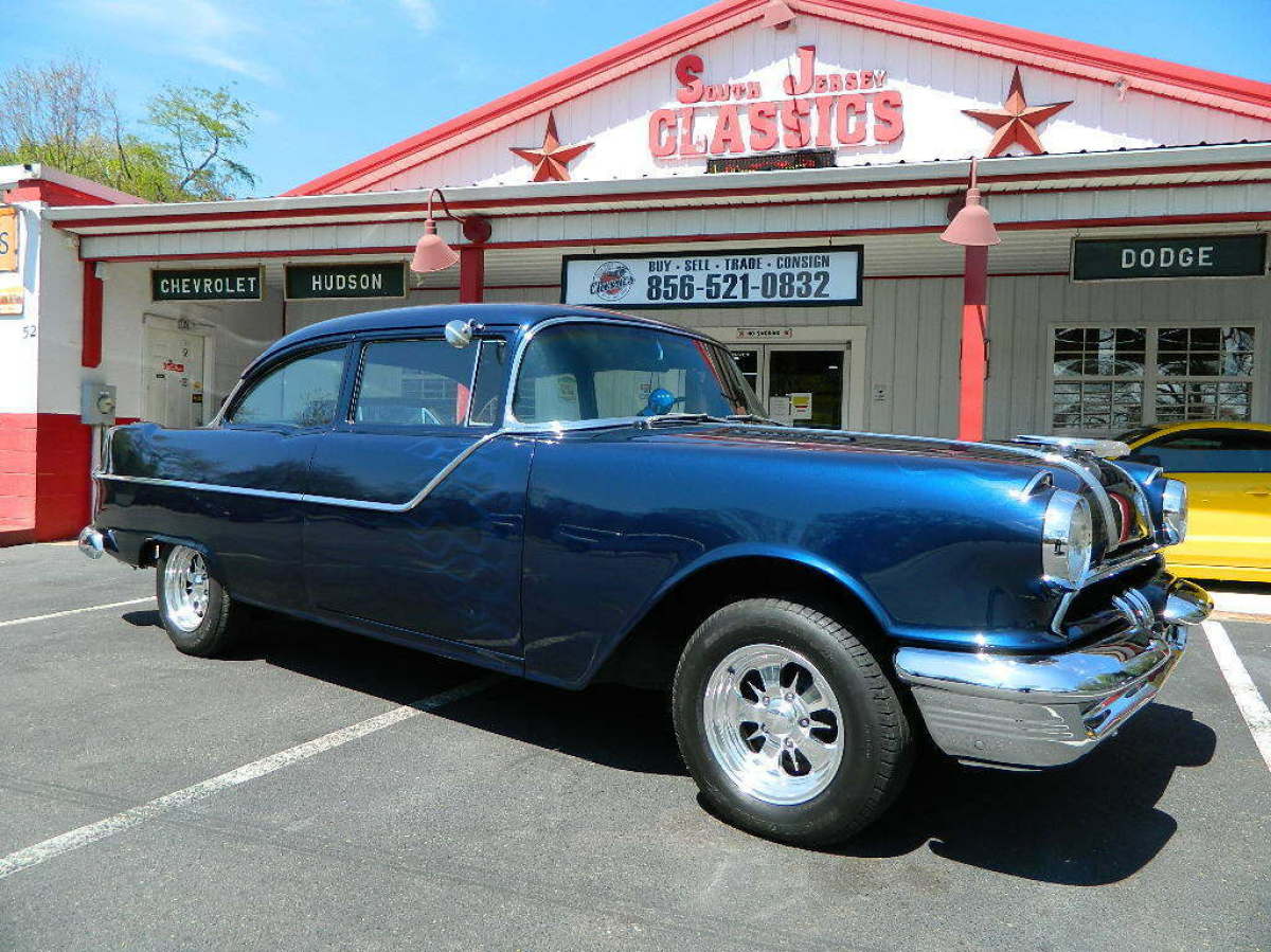 1955 Pontiac Chieftain 2dr