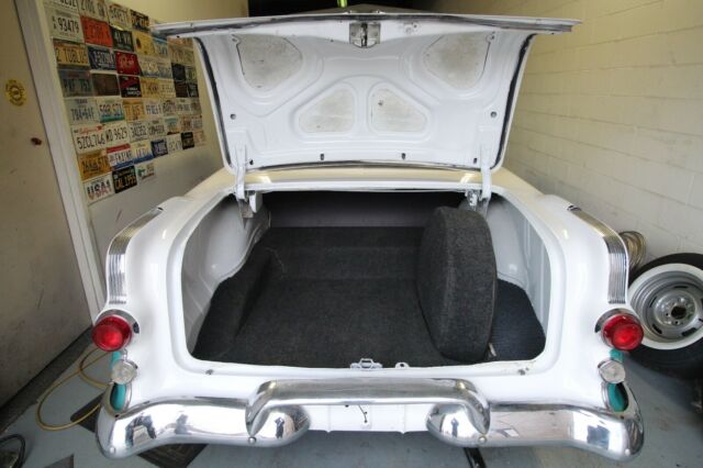 1955 Pontiac Chieftain - 2 Door - Fully Restored - photo 12