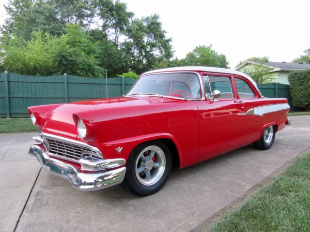 1956 Ford Fairlane - photo 2
