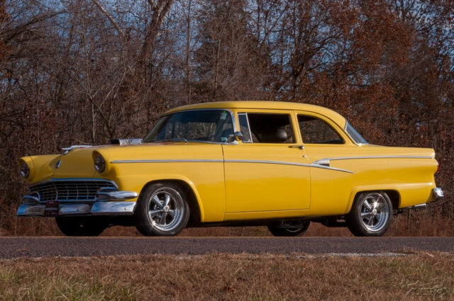 1956 Ford Customline Tudor Restomod - photo 2