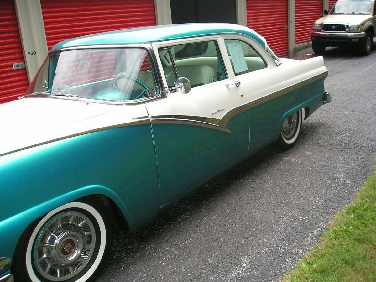 1956 Ford Fairlane - photo 2