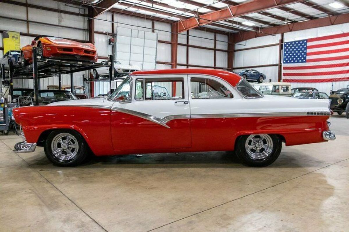 1956 Ford Fairlane - photo 2