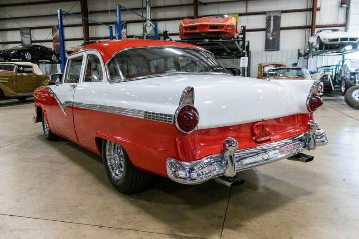 1956 Ford Fairlane - photo 3