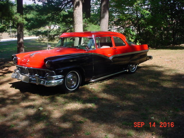 1956 Ford Fairlane club sedan