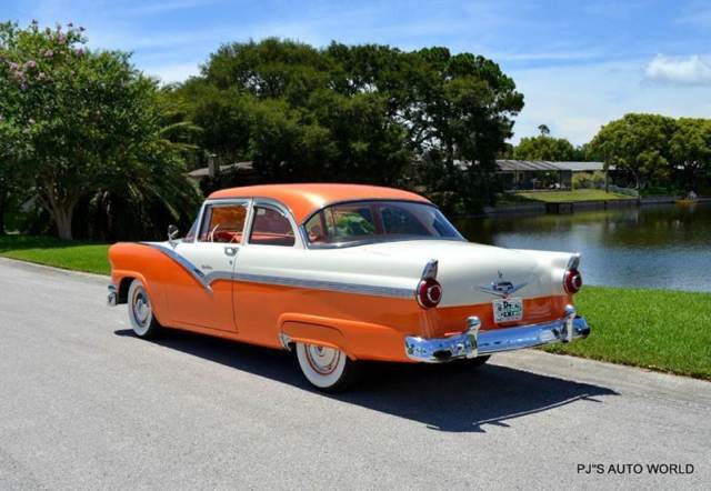 1956 Ford Fairlane Club Sedan - photo 3