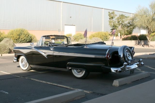 1956 Ford Fairlane Sunliner - photo 2