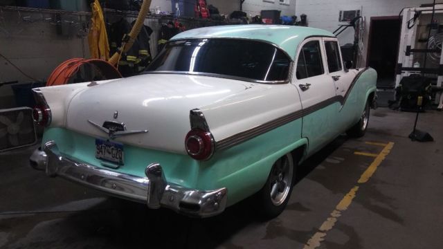 1956 Ford Fairlane Town Sedan - photo 2