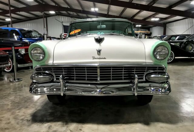 1956 Ford Fairlane Victoria - photo 2