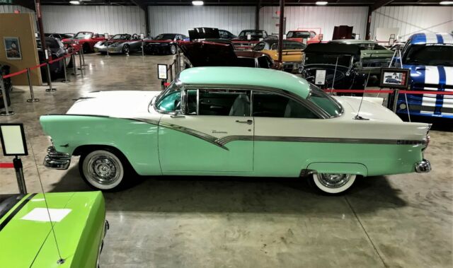 1956 Ford Fairlane Victoria - photo 3