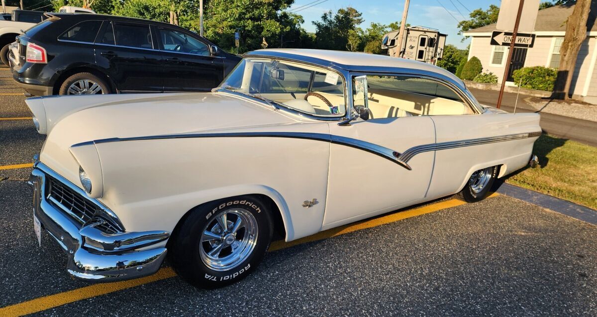 1956 Ford Fairlane - photo 2