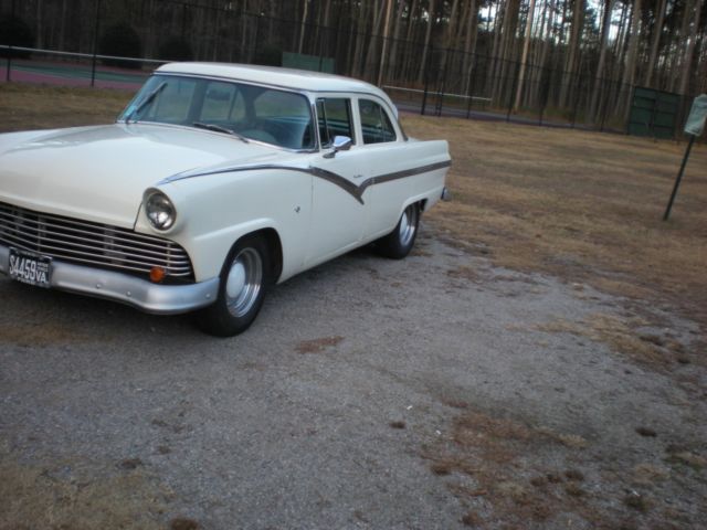 1956 Ford Fairlane - photo 2