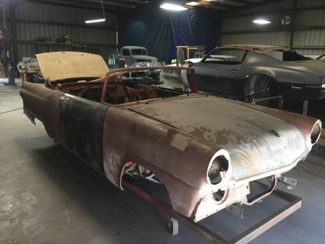 1956 Ford Fairlane - photo 2