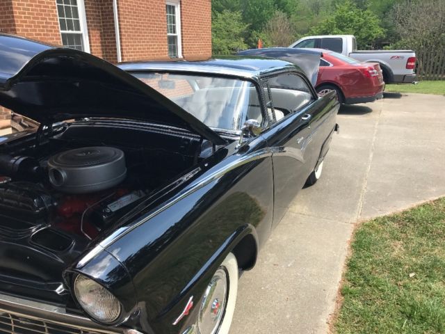 1956 Ford Fairlane Victoria - photo 2