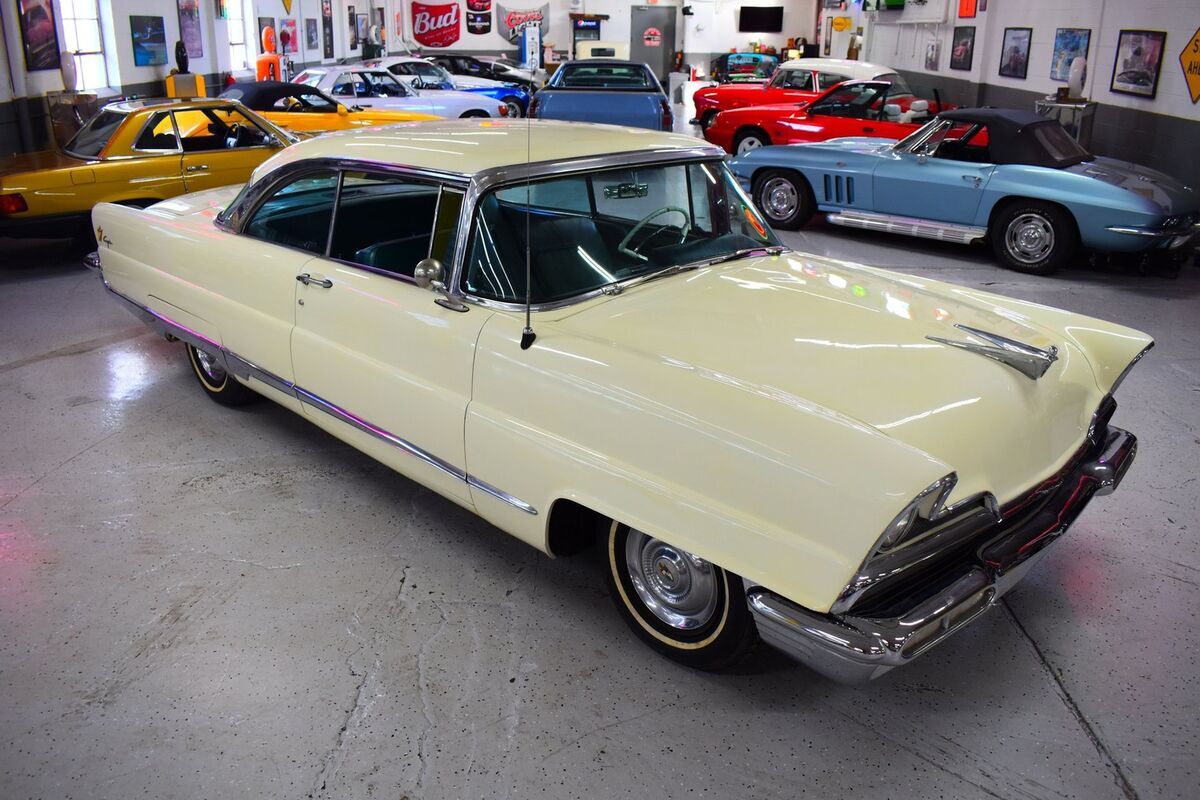 1956 Lincoln Capri Coupe - photo 2