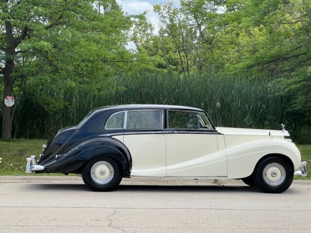 1956 Rolls-Royce Silver wraith - photo 2
