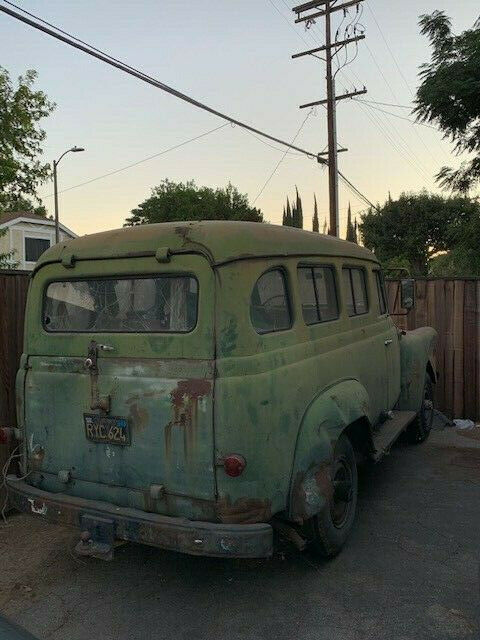 1957 International Harvester Travelall - photo 2