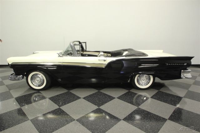 1957 Ford Fairlane 500 Sunliner - photo 2