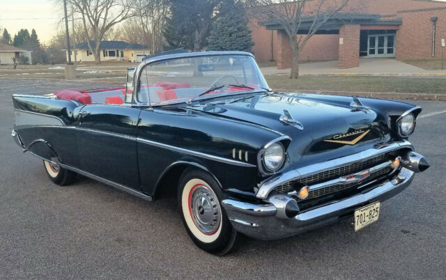 1957 Chevrolet Bel Air/150/210 Bel Air V8 gold trim