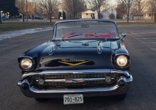 1957 Chevrolet Bel Air/150/210 Bel Air V8 gold trim - photo 2