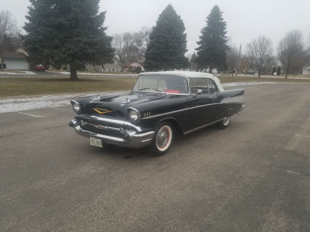 1957 Chevrolet Bel Air/150/210 Bel Air V8 gold trim - photo 3