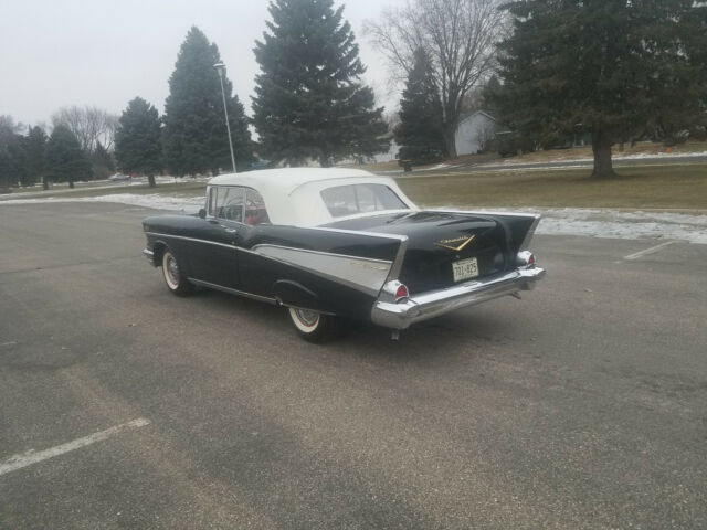 1957 Chevrolet Bel Air/150/210 Bel Air V8 gold trim - photo 4