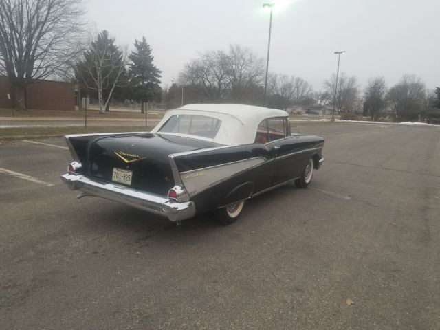 1957 Chevrolet Bel Air/150/210 Bel Air V8 gold trim - photo 6