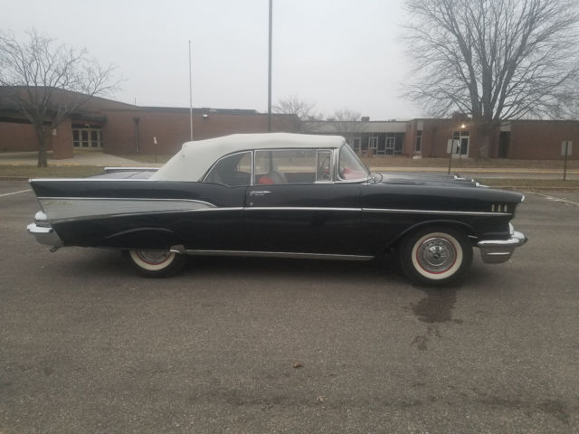 1957 Chevrolet Bel Air/150/210 Bel Air V8 gold trim - photo 7