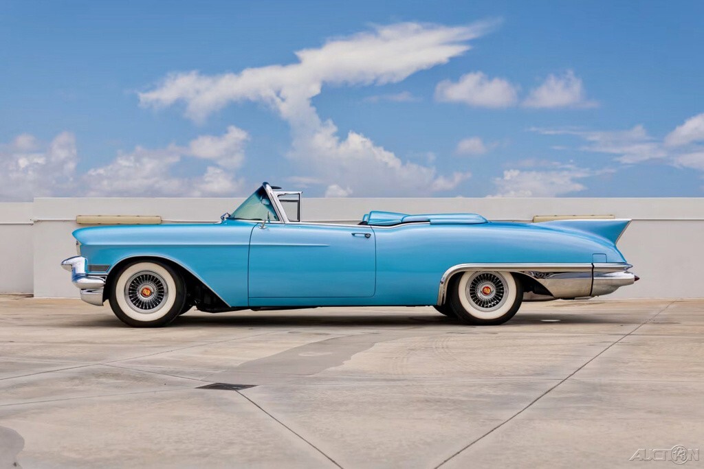 1957 Cadillac Eldorado Biarritz Sport Convertible - photo 2