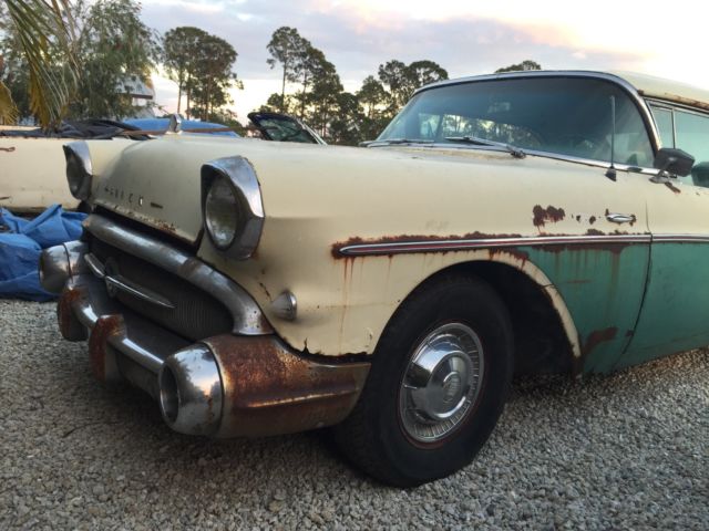 1957 Buick Special 2 door hardtop - photo 5