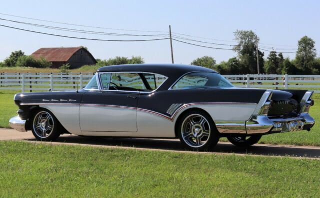 1957 Buick Riviera - photo 2