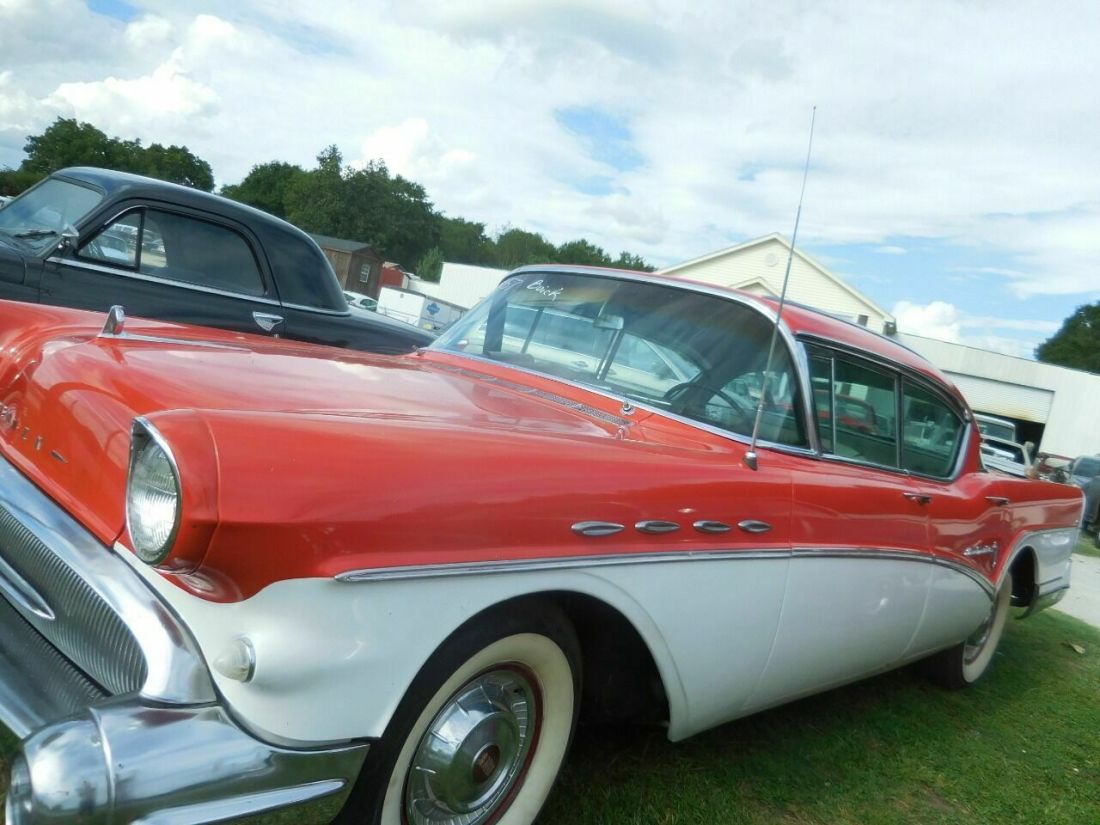1957 Buick Roadmaster Sedan - photo 3