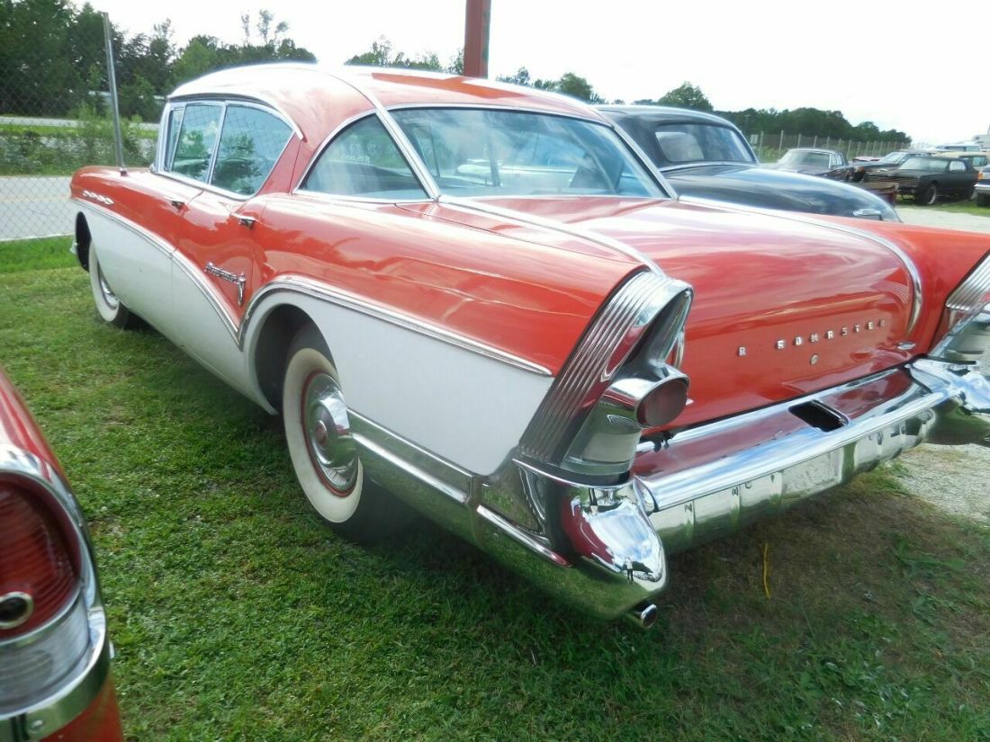 1957 Buick Roadmaster Sedan - photo 4