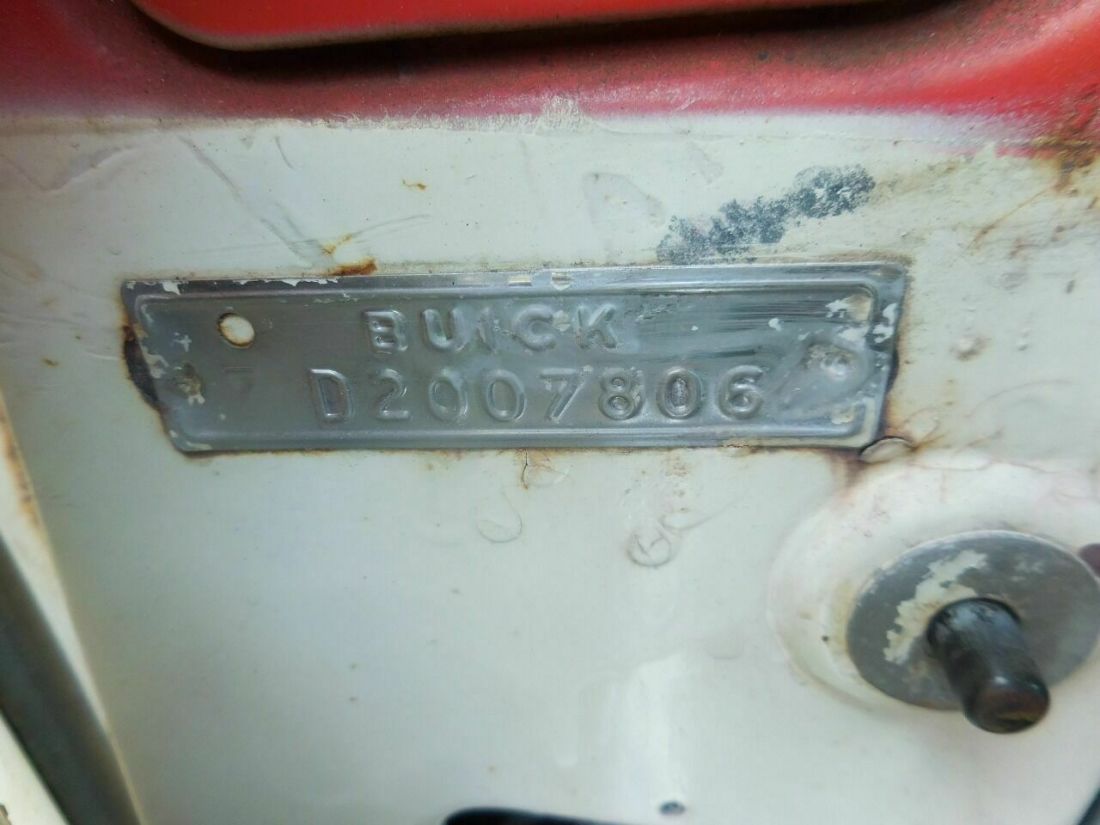 1957 Buick Roadmaster Sedan - photo 8