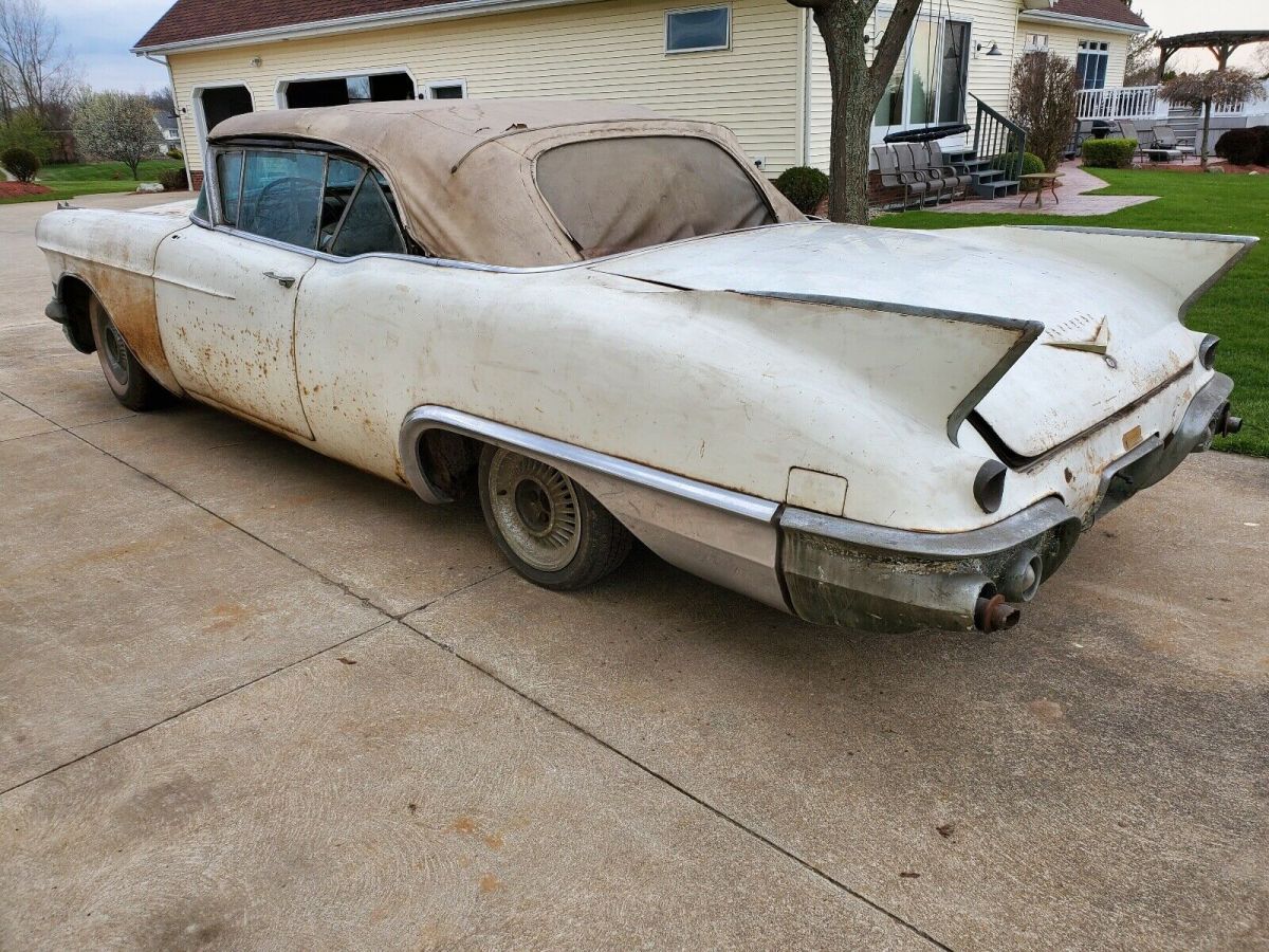 1957 Cadillac Eldorado Convertible Biarritz - photo 9