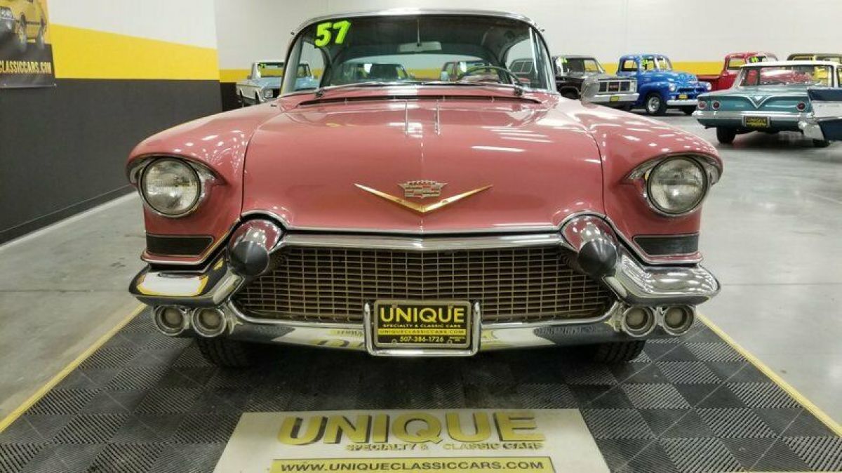 1957 Cadillac Fleetwood 4dr Hardtop - photo 2