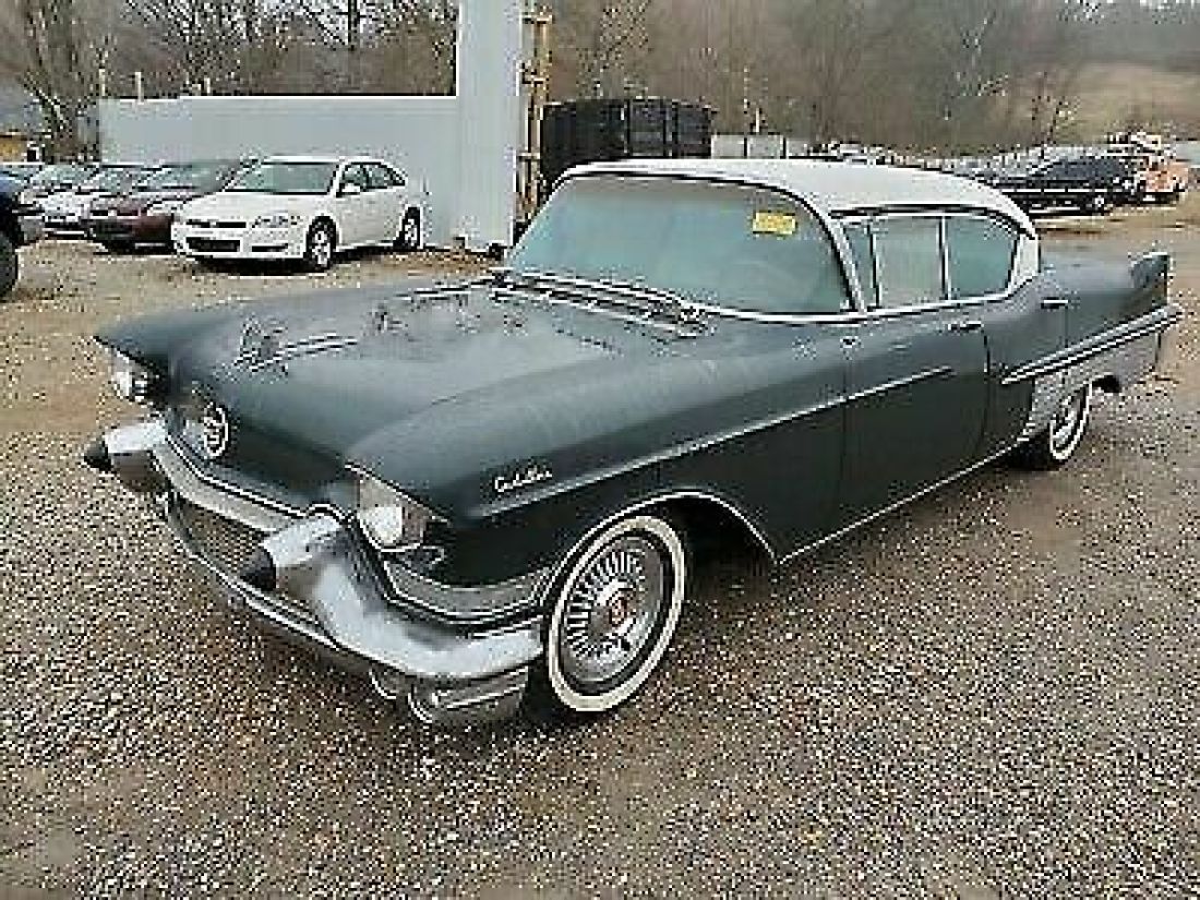 1957 Cadillac Series 60 Fleetwood - photo 2