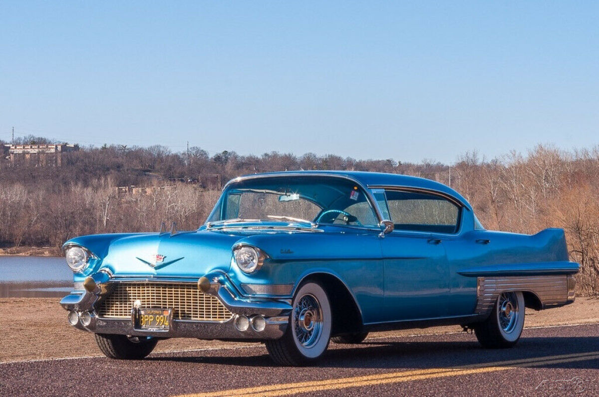 1957 Cadillac Series 60 Special Custom Sedan - photo 2