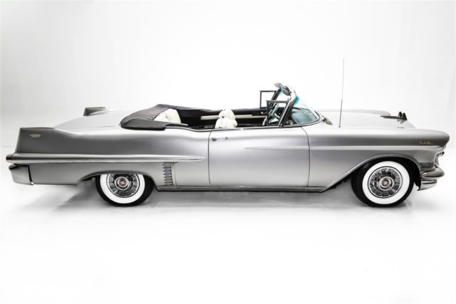 1957 Cadillac Series 62 Silver Black & White Interior - photo 4