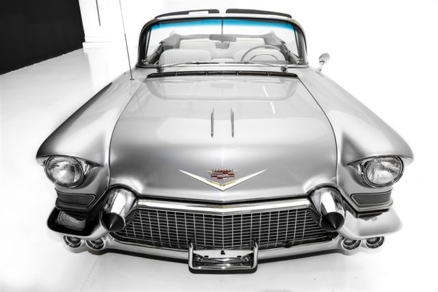 1957 Cadillac Series 62 Silver Black & White Interior - photo 7