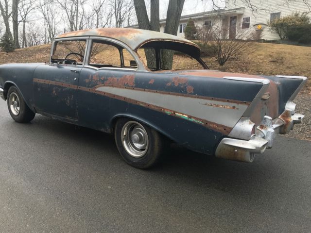 1957 Chevrolet Bel Air/150/210 Belair 2 DOOR POST v8 RUNS GOOD STICK SHIFT - photo 2