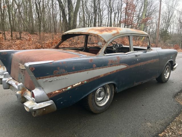 1957 Chevrolet Bel Air/150/210 Belair 2 DOOR POST v8 RUNS GOOD STICK SHIFT - photo 3
