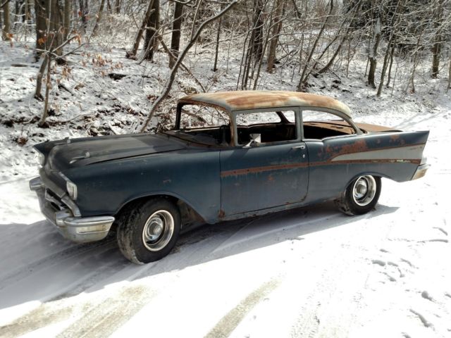 1957 Chevrolet Bel Air/150/210 Belair 2 DOOR POST v8 RUNS GOOD STICK SHIFT - photo 4